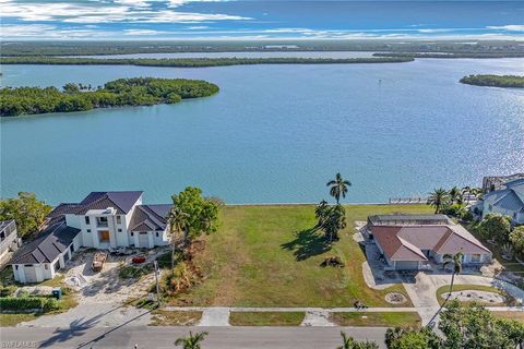 945 Caxambas DR MARCO ISLAND FL 34145
