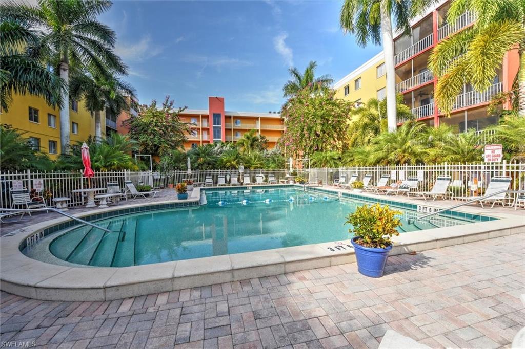 TOWERS CONDO - Residential