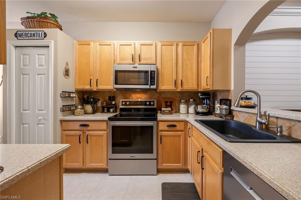 REFLECTION LAKES - Residential