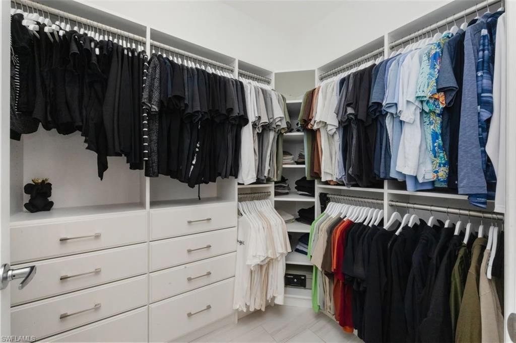 AVERY SQUARE - Residential