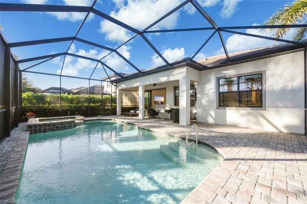 AVERY SQUARE - Residential