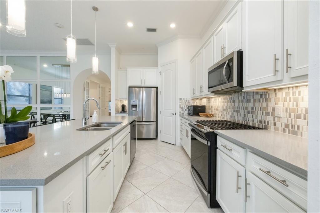 AVERY SQUARE - Residential