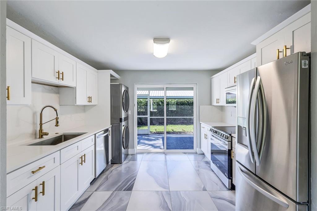 IMPERIAL SHORES - Residential