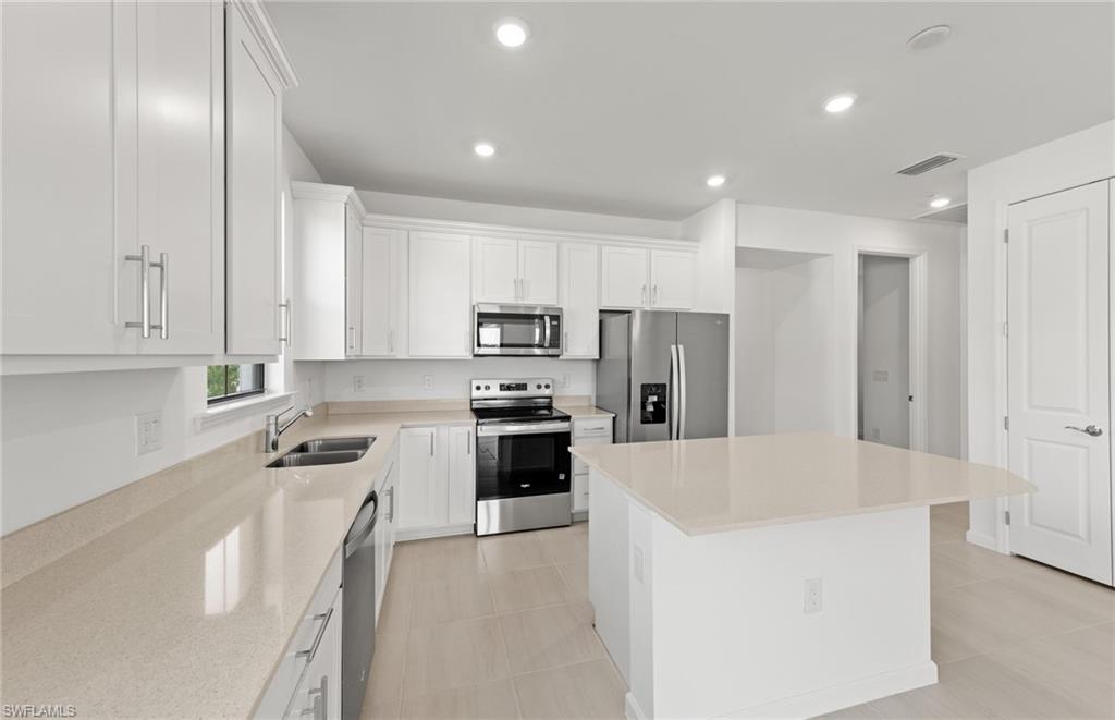 COUNTRY CLUB - Residential