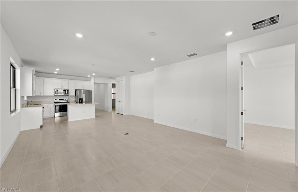 COUNTRY CLUB - Residential