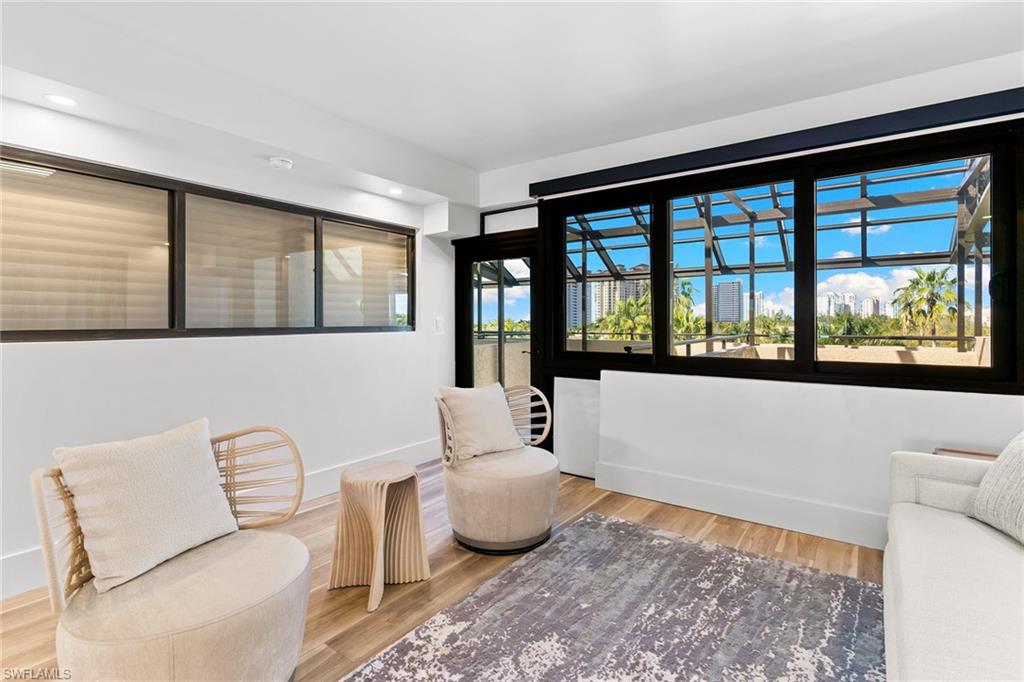 HYDE PARK - Residential