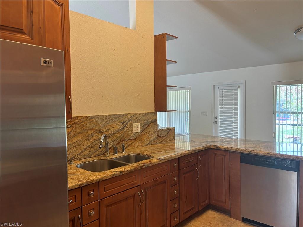 COUNTRY CLUB ESTATES - Residential