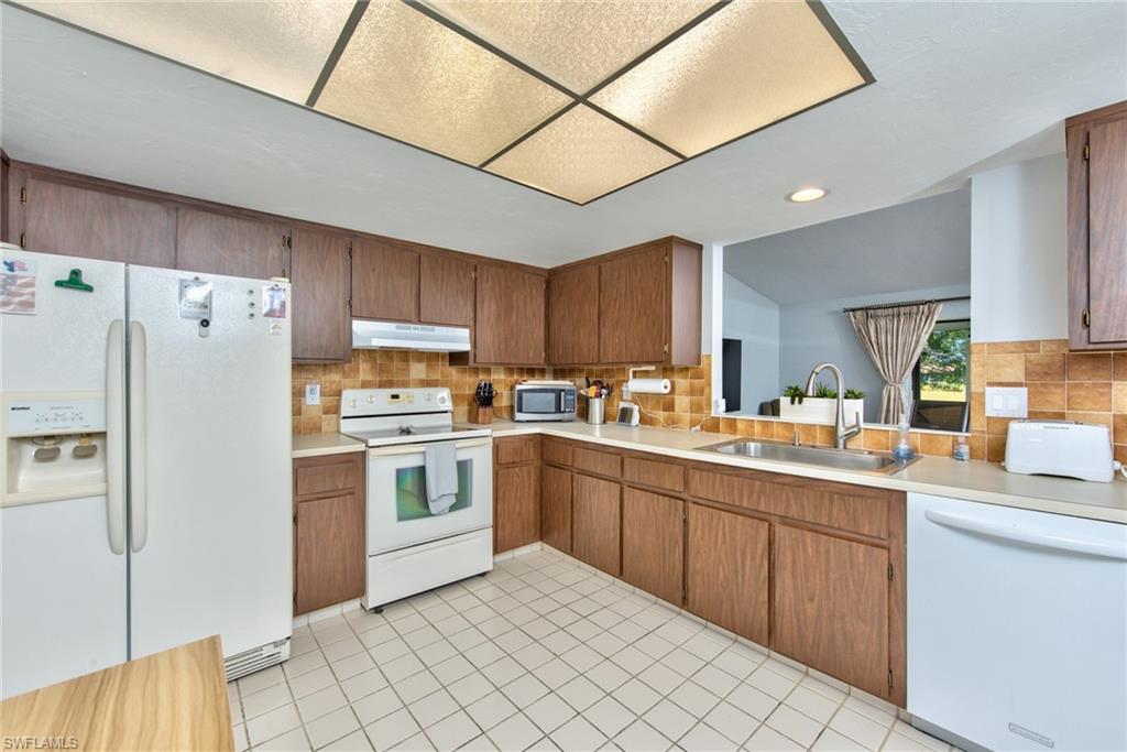 LAKEWOOD - Residential Lease