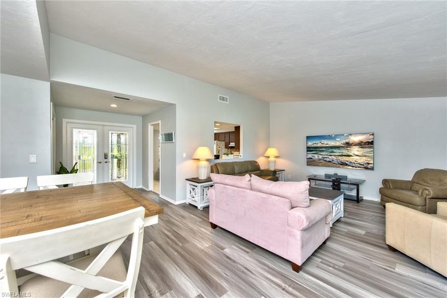 Charming villa in a great location - just 10 minutes to Downtown Naples, beaches and restaurants! Two bedrooms, two bathrooms, large lanai to enjoy and relax in, attached one car garage. FULLY FURNISHED.