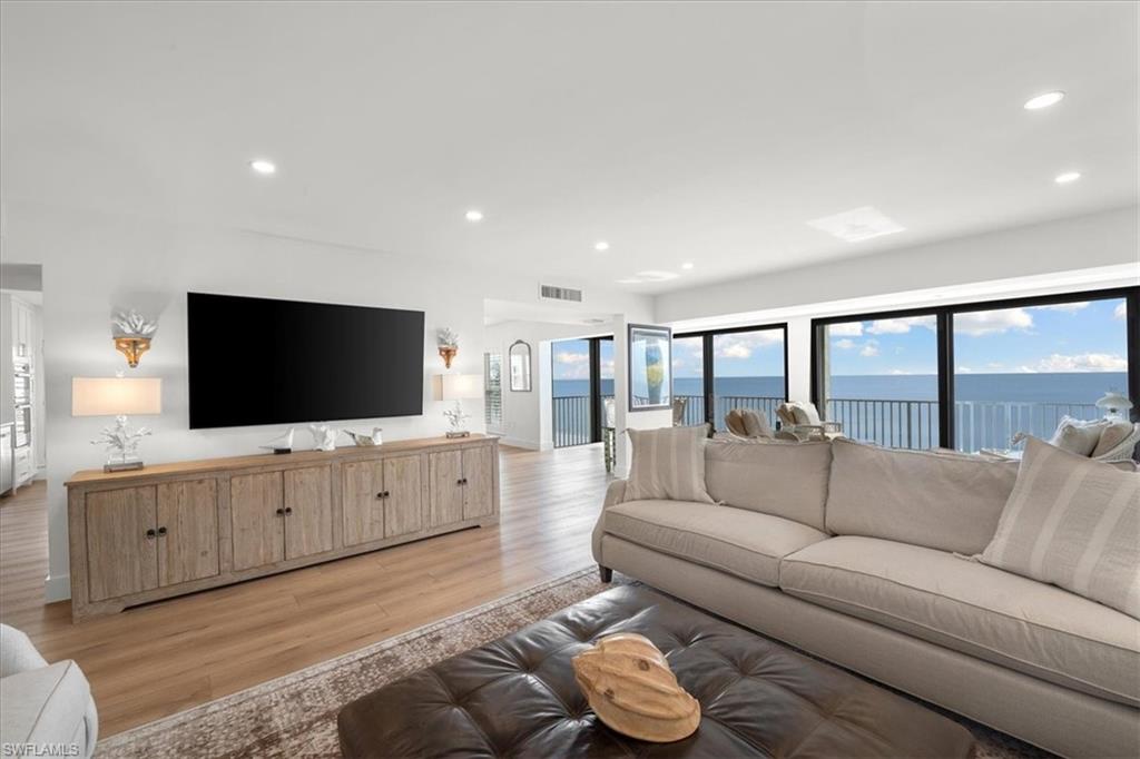 WHITEHALL - Residential