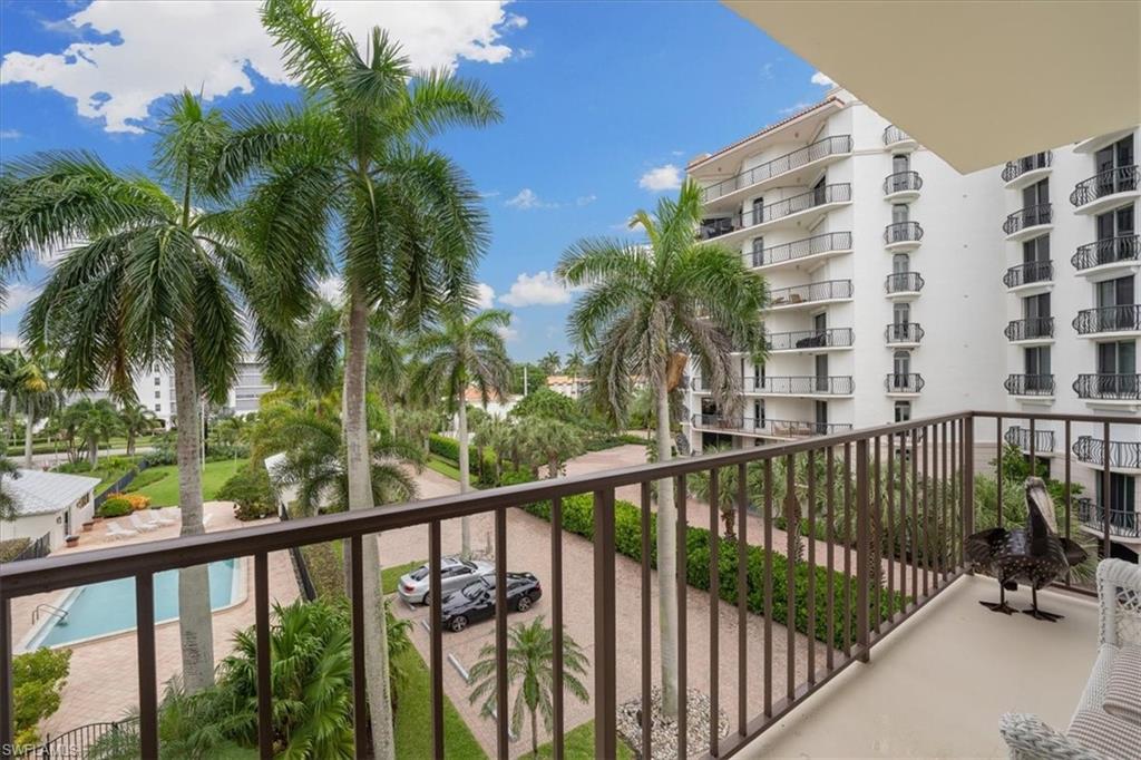 WHITEHALL - Residential