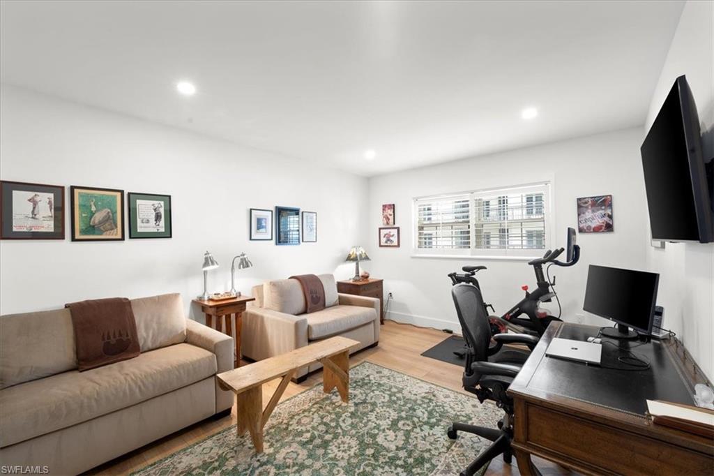 WHITEHALL - Residential