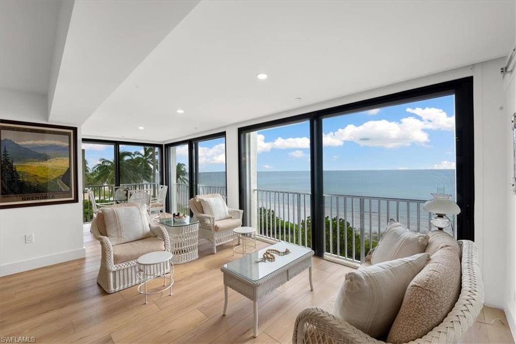 WHITEHALL - Residential