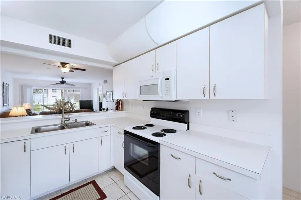 Naples, Florida 34110, United States, 2 Bedrooms Bedrooms, ,2 BathroomsBathrooms,Residential,Active,37929