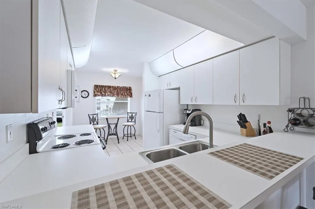 Naples, Florida 34110, United States, 2 Bedrooms Bedrooms, ,2 BathroomsBathrooms,Residential,Active,37929