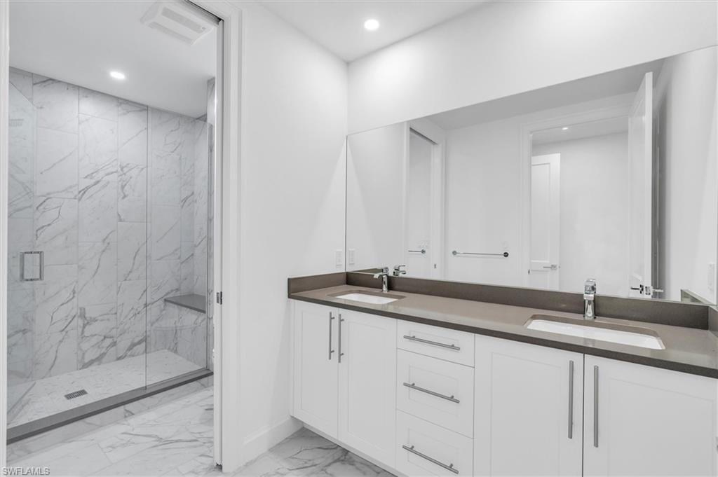 ELEVEN ELEVEN CENTRAL - Residential