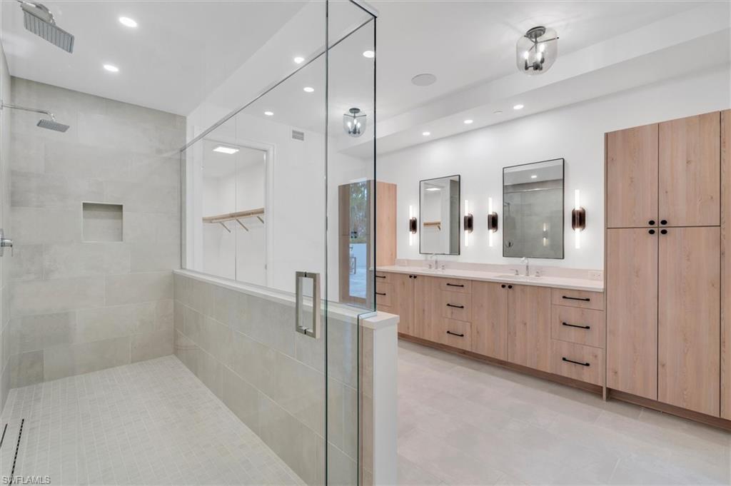 ELEVEN ELEVEN CENTRAL - Residential