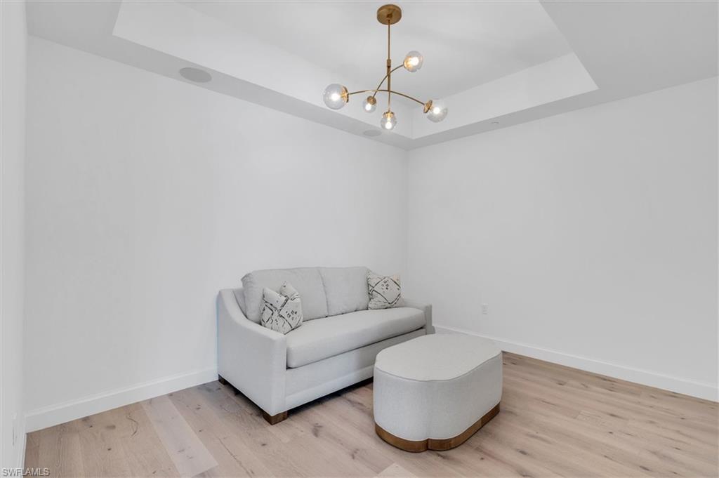 ELEVEN ELEVEN CENTRAL - Residential