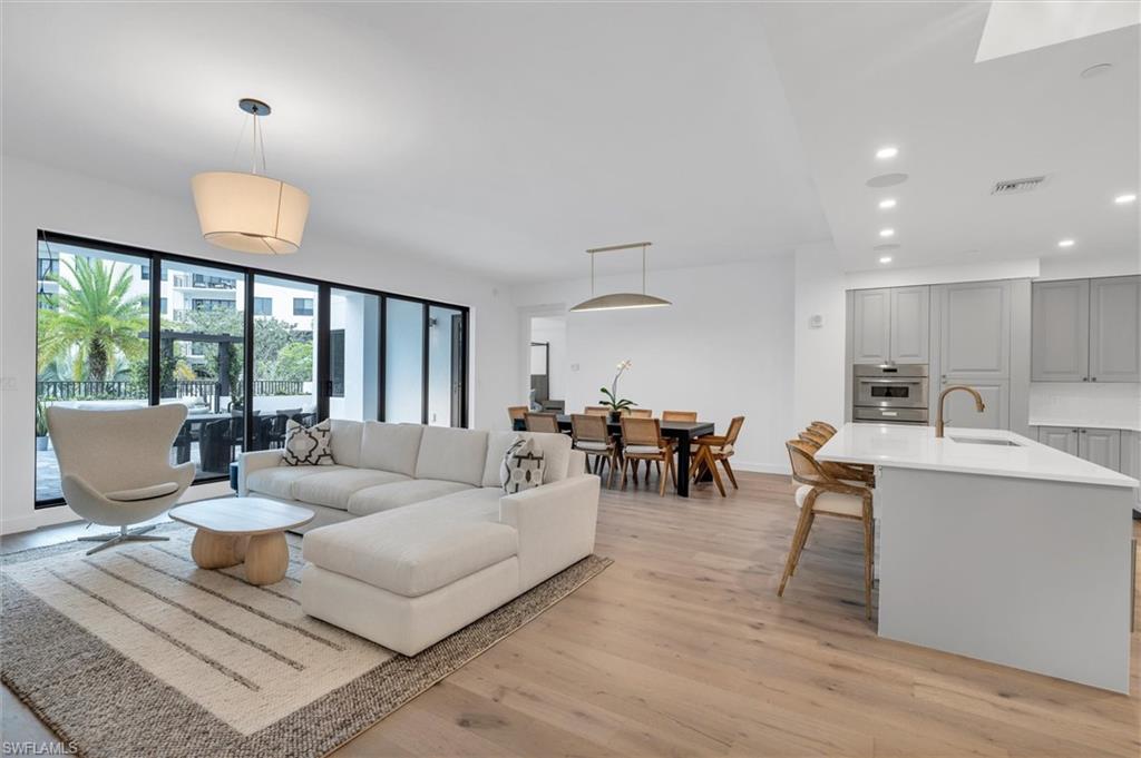 ELEVEN ELEVEN CENTRAL - Residential