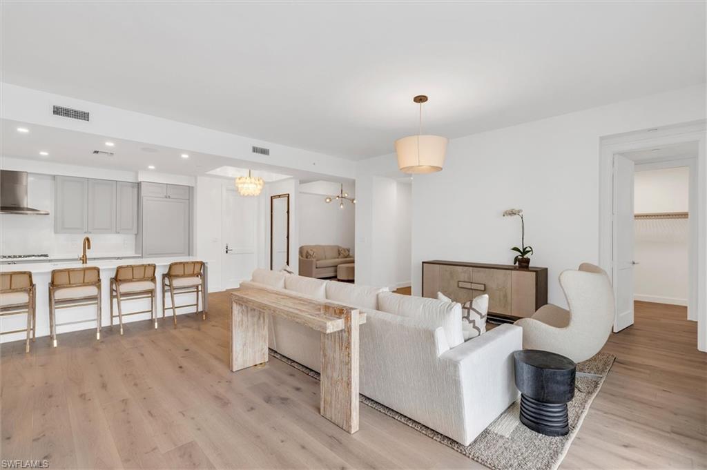 ELEVEN ELEVEN CENTRAL - Residential