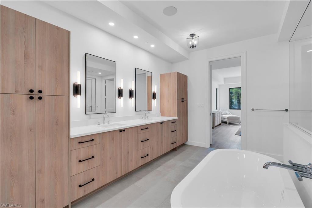 ELEVEN ELEVEN CENTRAL - Residential