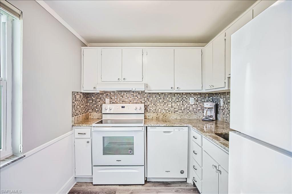 SEVEN LAKES - Residential