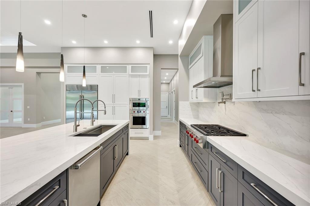 FOUR SEASONS - Residential