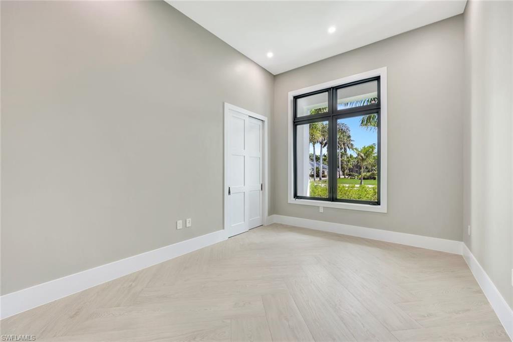 FOUR SEASONS - Residential