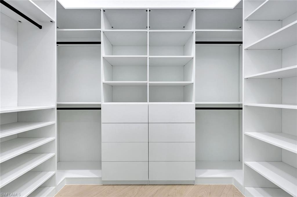 FOUR SEASONS - Residential