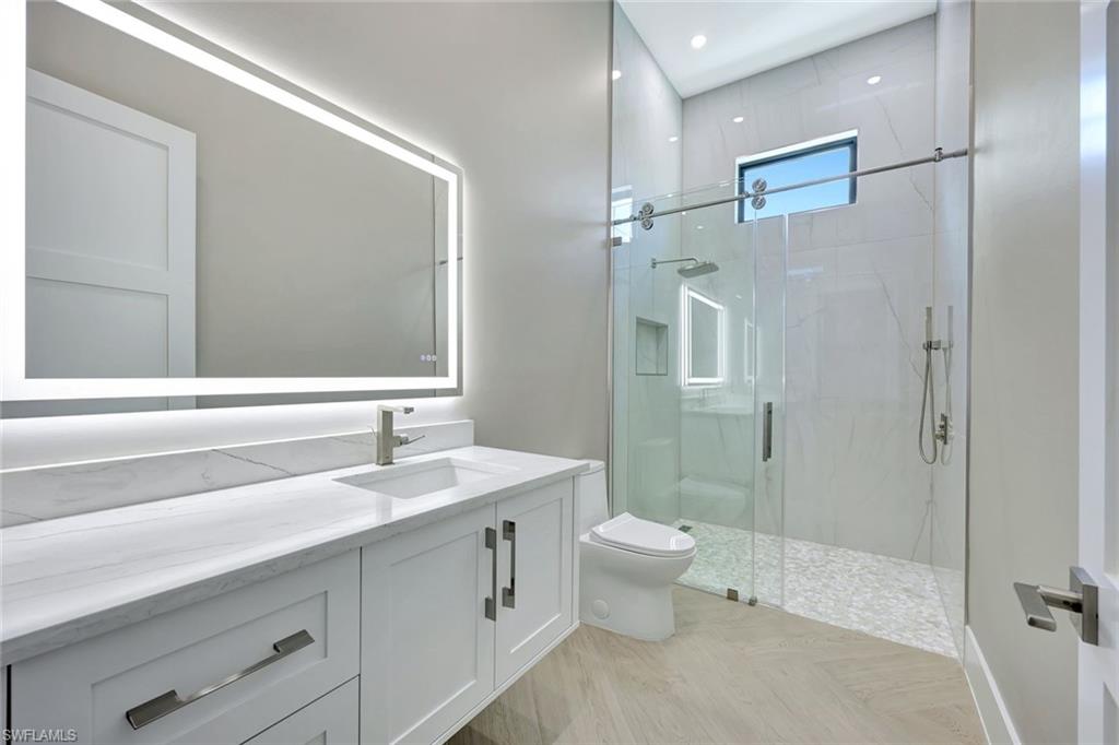 FOUR SEASONS - Residential