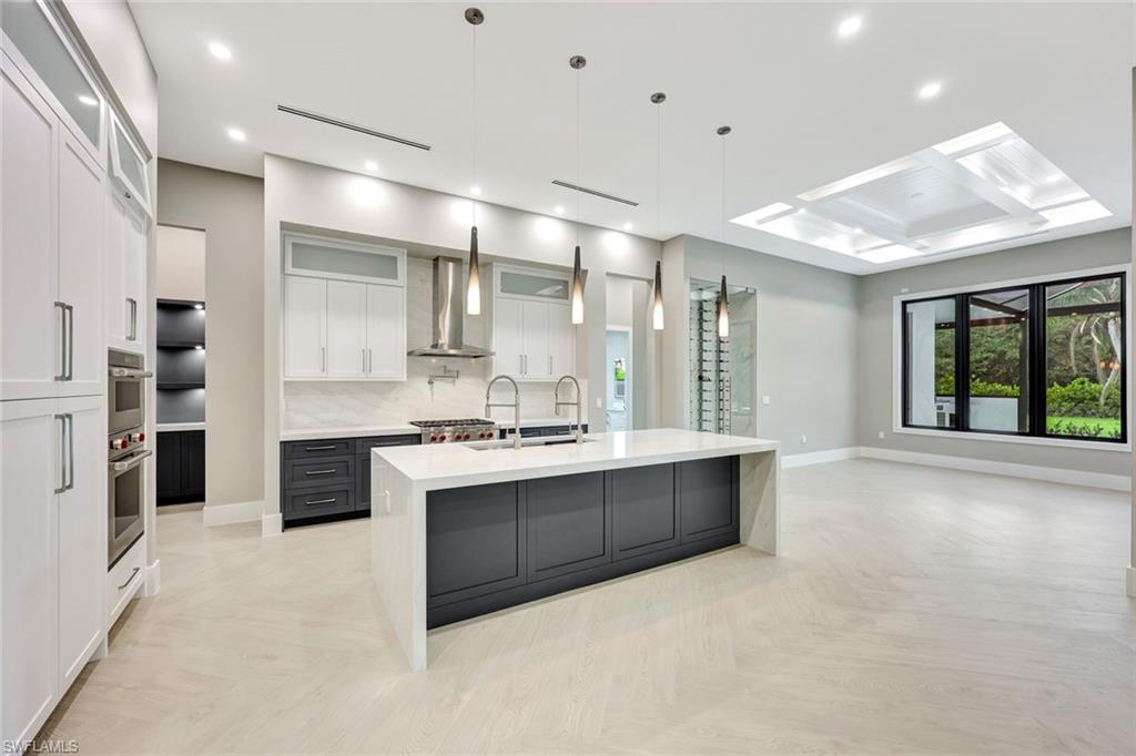 FOUR SEASONS - Residential