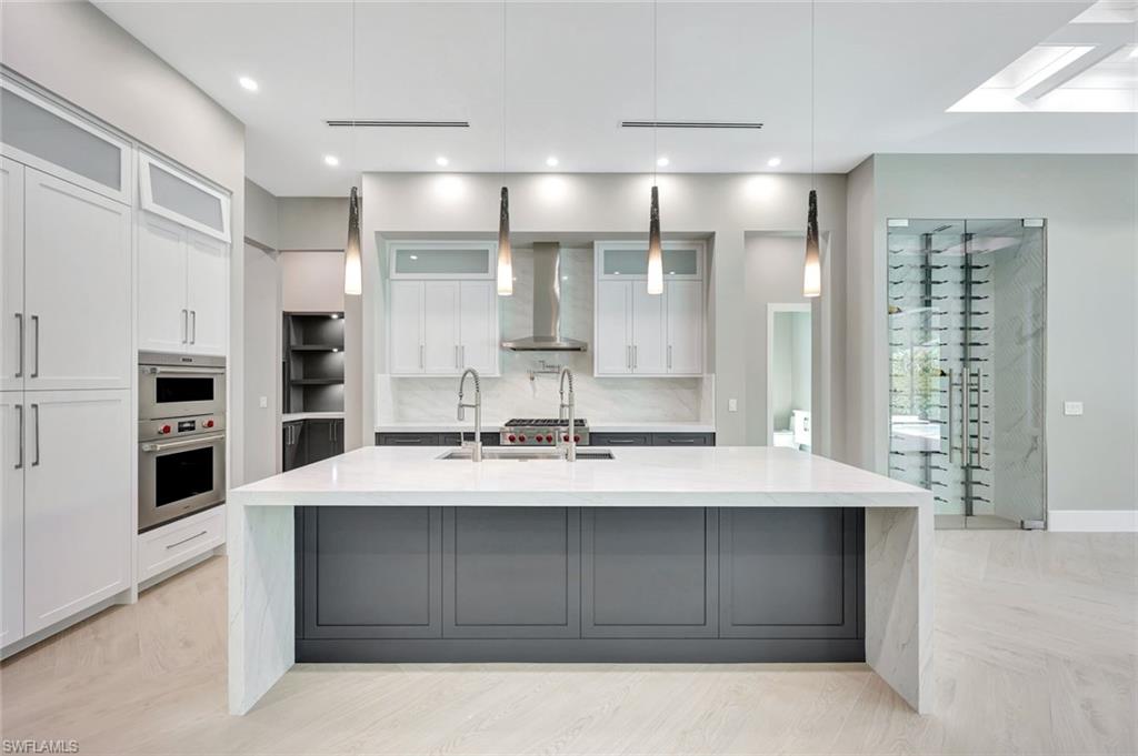 FOUR SEASONS - Residential