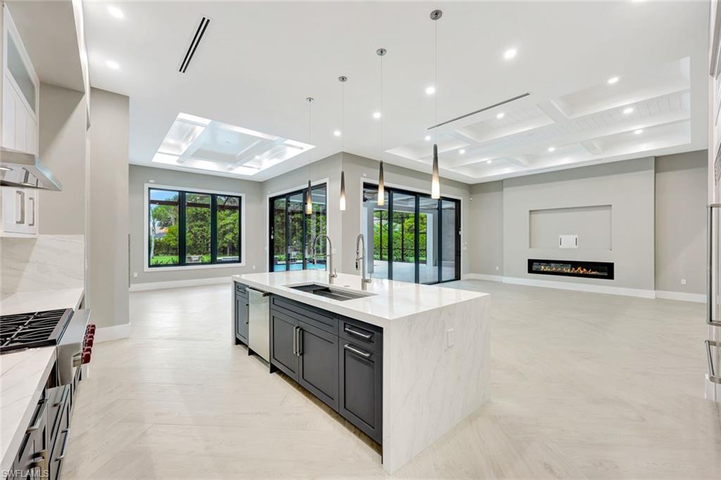 FOUR SEASONS - Residential