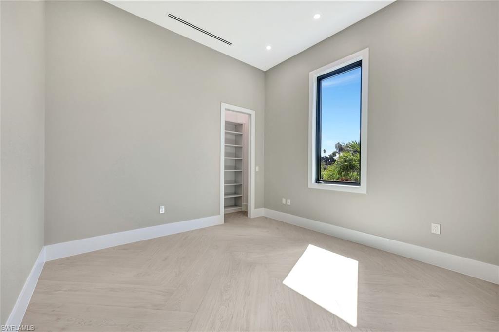 FOUR SEASONS - Residential