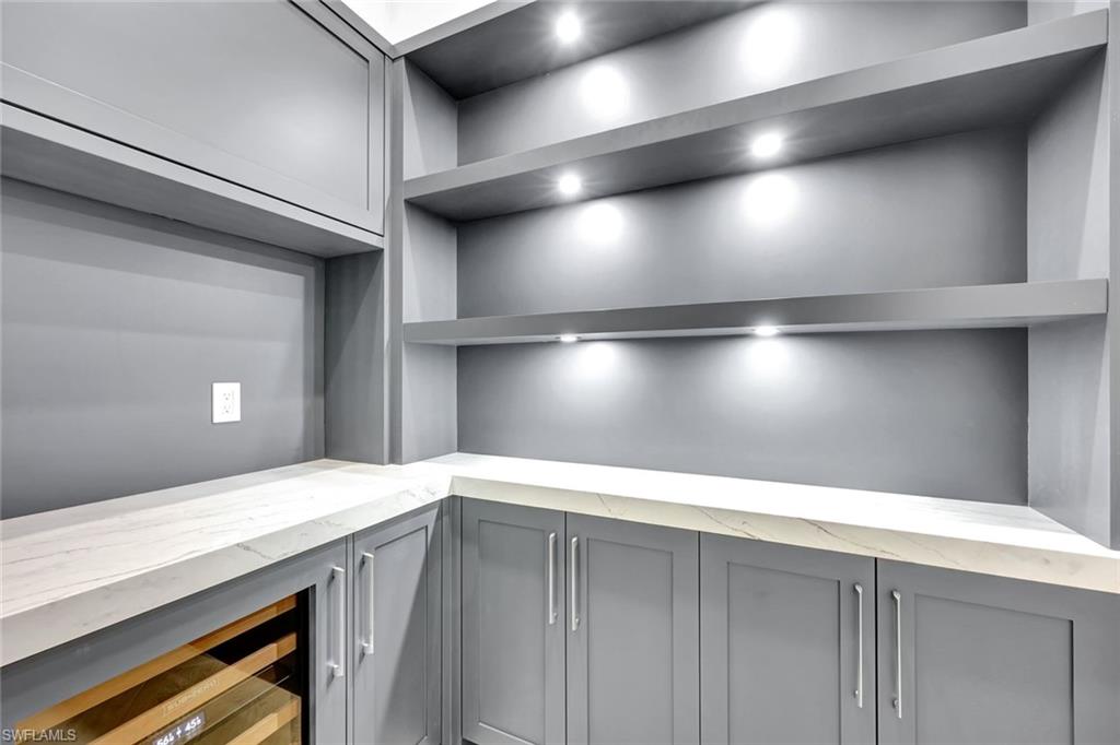 FOUR SEASONS - Residential