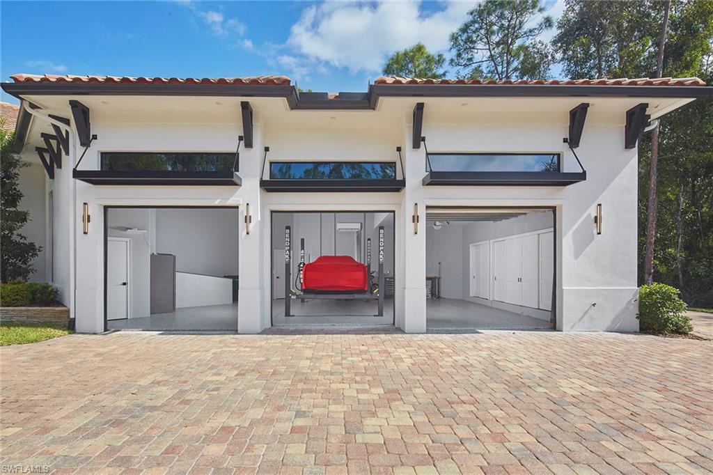 LIVINGSTON WOODS - Residential