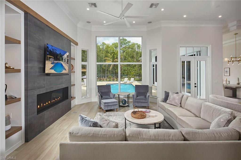 LIVINGSTON WOODS - Residential