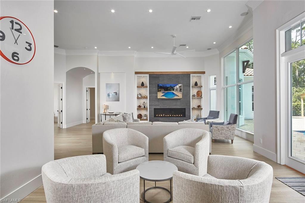 LIVINGSTON WOODS - Residential