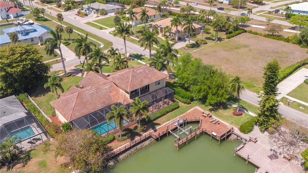 MARCO BEACH - Residential