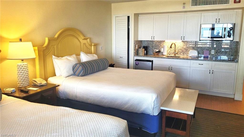 SANIBEL VIEW VILLAS - Residential