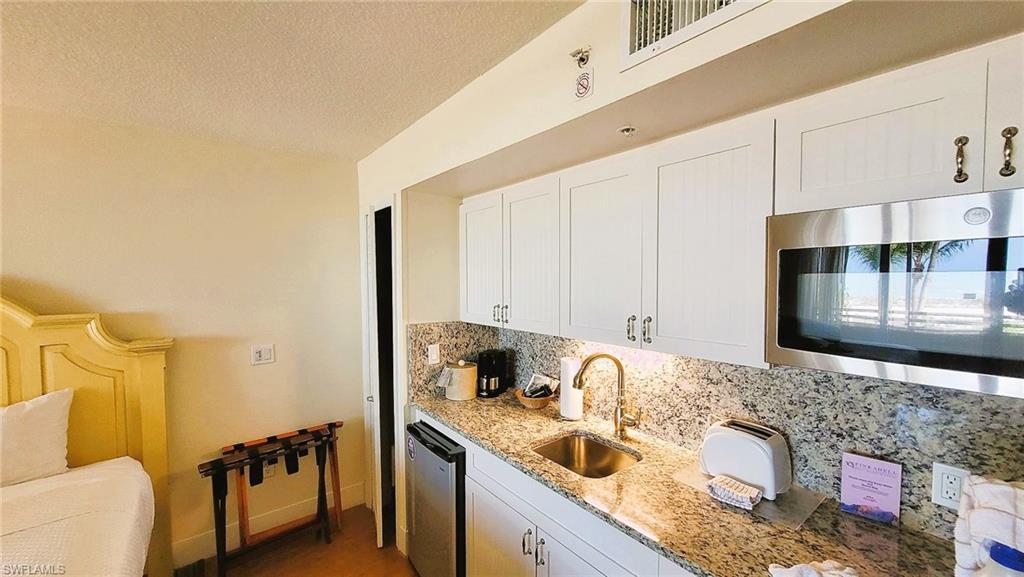 SANIBEL VIEW VILLAS - Residential