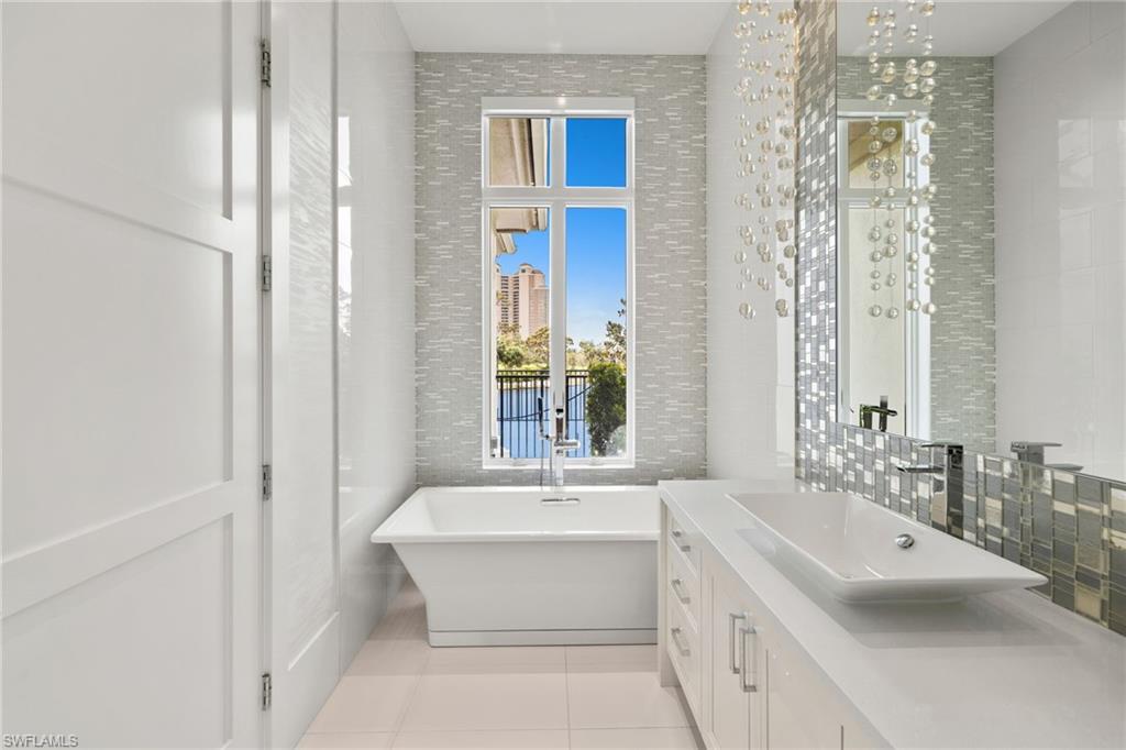 BAY WOODS - Residential