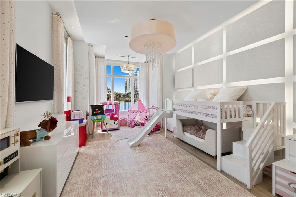 BAY WOODS - Residential