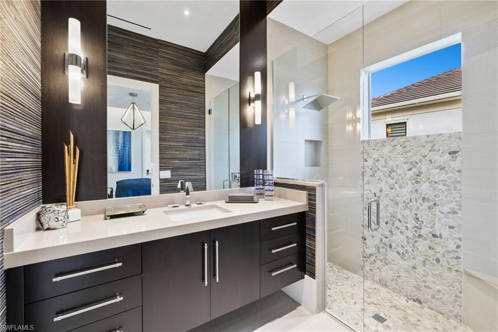 BAY WOODS - Residential