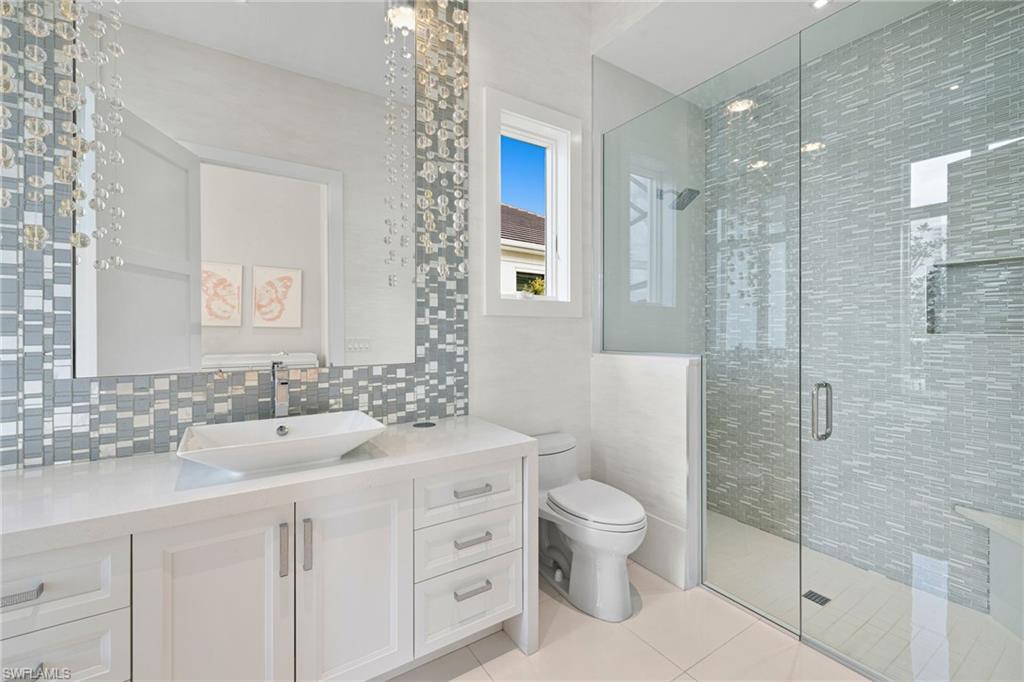 BAY WOODS - Residential