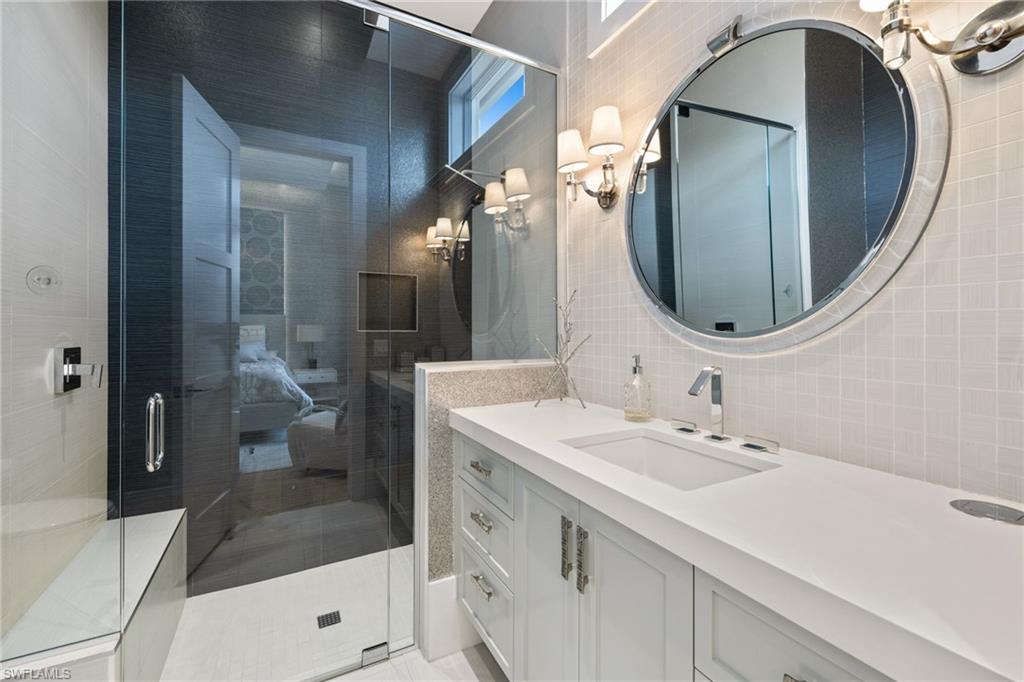 BAY WOODS - Residential