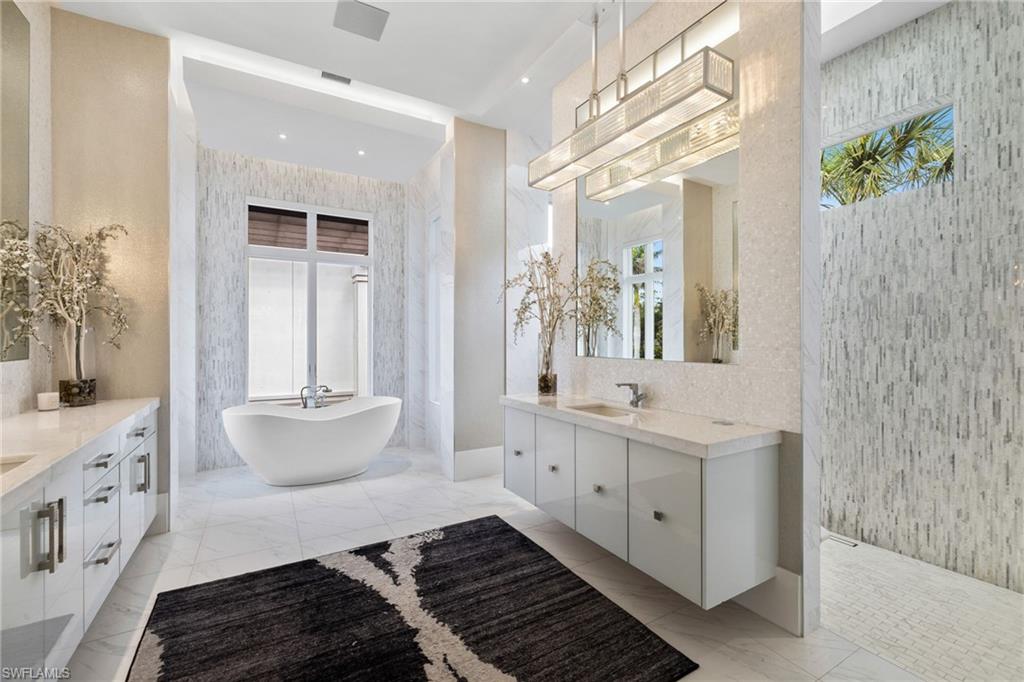 BAY WOODS - Residential