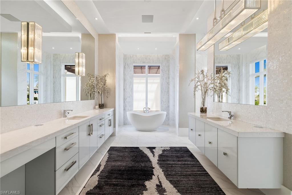 BAY WOODS - Residential