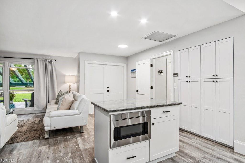 RIVER OAKS - Residential