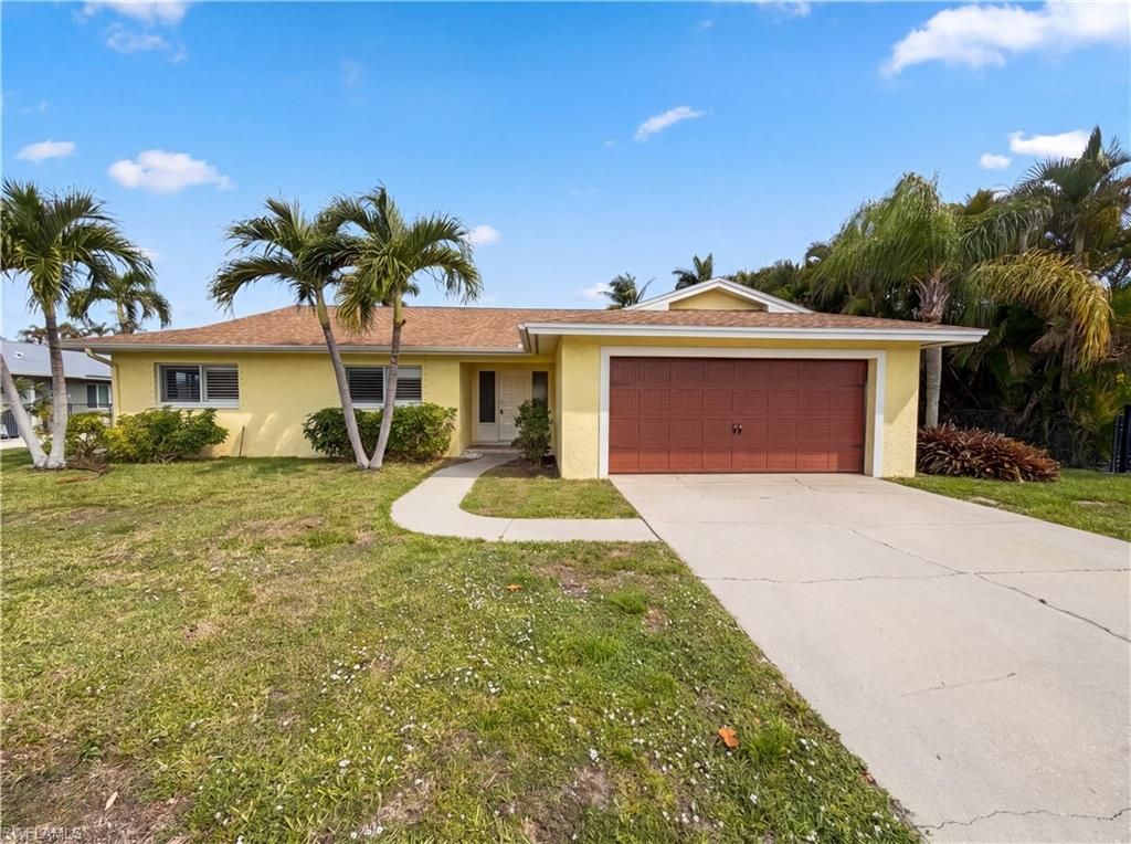 Photo of 5644 Eichen CIR W, FORT MYERS, FL 33919 (MLS # 226021240)